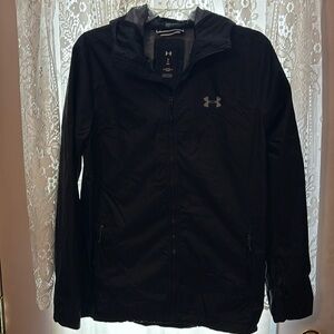 Under Armour children’s small fitted 100% nylon jacket used great condition